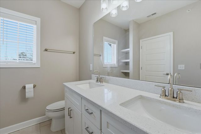 7483 Highway 70 S Apt 302, Nashville, TN 37221