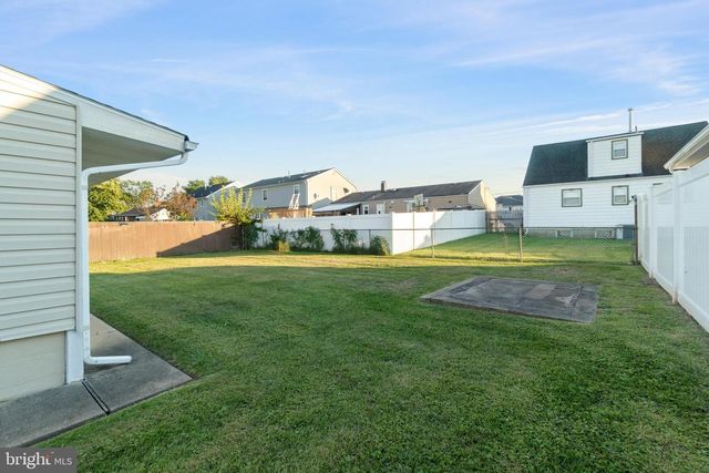 7 SUNNYSIDE DR, Carteret, NJ 07008
