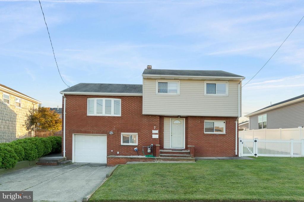 7 SUNNYSIDE DR, Carteret, NJ 07008