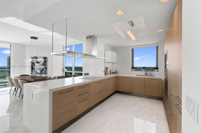 17111 Biscayne Blvd 2002, North Miami Beach, FL 33160