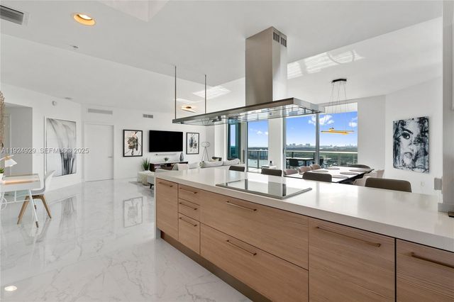 17111 Biscayne Blvd 2002, North Miami Beach, FL 33160