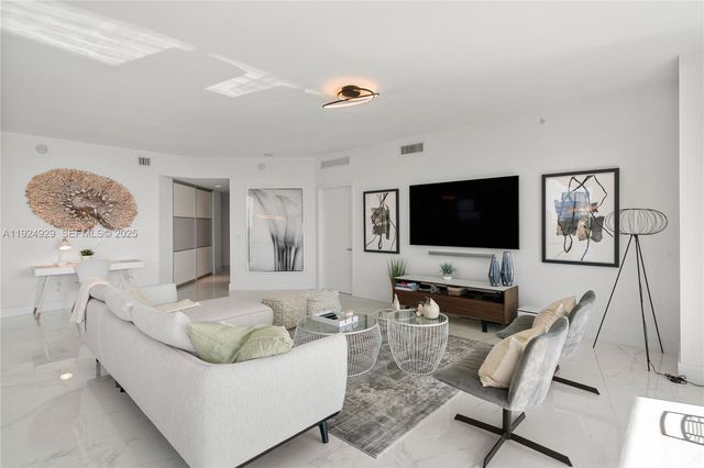 17111 Biscayne Blvd 2002, North Miami Beach, FL 33160