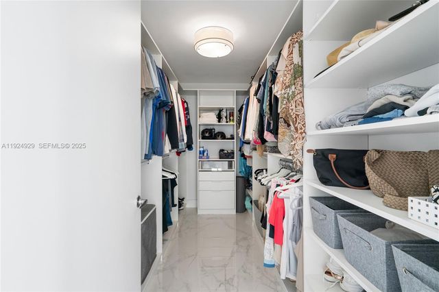 17111 Biscayne Blvd 2002, North Miami Beach, FL 33160