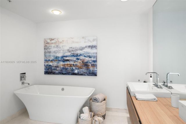 17111 Biscayne Blvd 2002, North Miami Beach, FL 33160