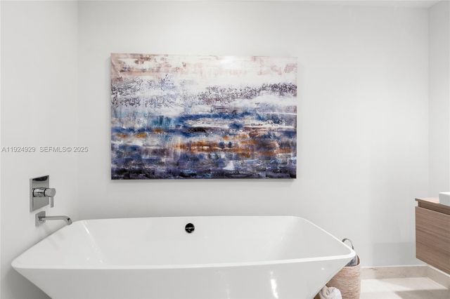 17111 Biscayne Blvd 2002, North Miami Beach, FL 33160