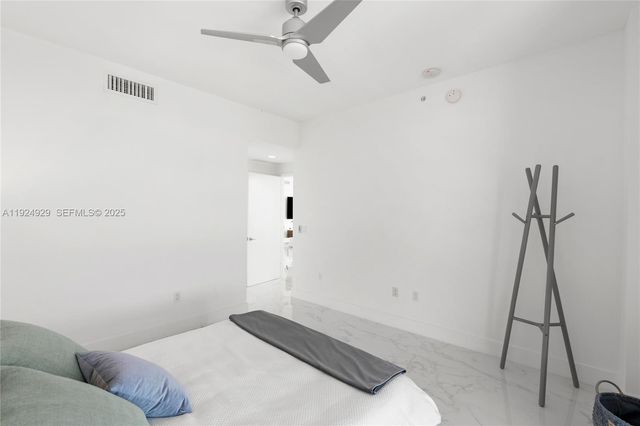 17111 Biscayne Blvd 2002, North Miami Beach, FL 33160