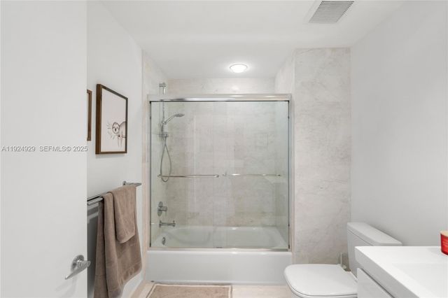 17111 Biscayne Blvd 2002, North Miami Beach, FL 33160