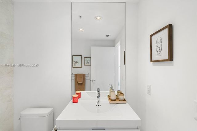 17111 Biscayne Blvd 2002, North Miami Beach, FL 33160