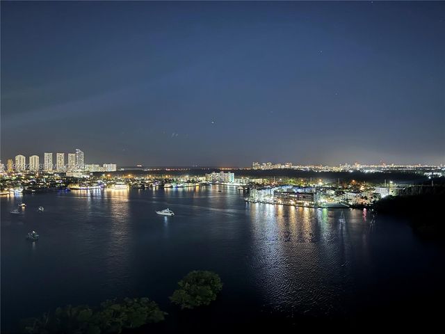 17111 Biscayne Blvd 2002, North Miami Beach, FL 33160