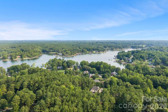 138 Fox Hunt Drive, Mooresville, NC 28117