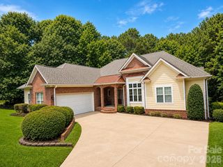 138 Fox Hunt Drive, Mooresville, NC 28117
