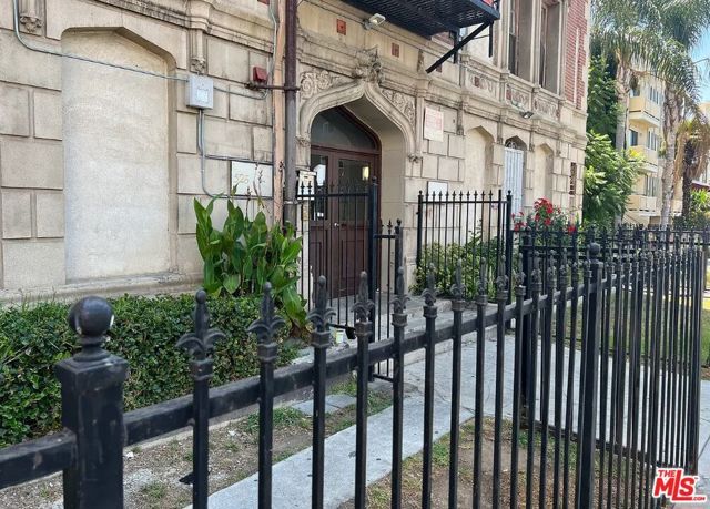526 S Oxford Avenue 100, Los Angeles, CA 90020