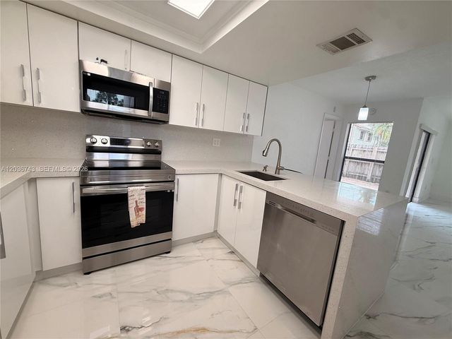 10875 NW 7th Street 1136, Miami, FL 33172