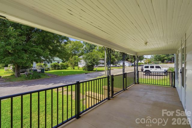 132 North Avenue, Troutman, NC 28166