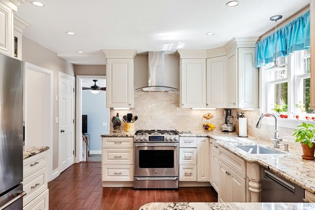 1 Valley Path, Marshfield, MA 02050