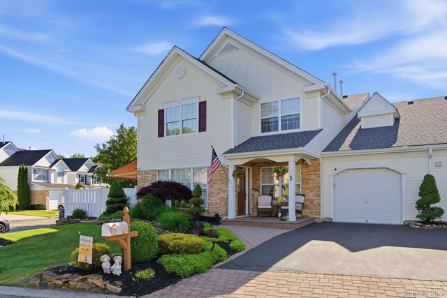 1 Robert Lane, Middle Island, NY 11953