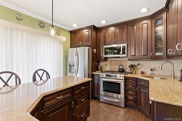 1 Robert Lane, Middle Island, NY 11953
