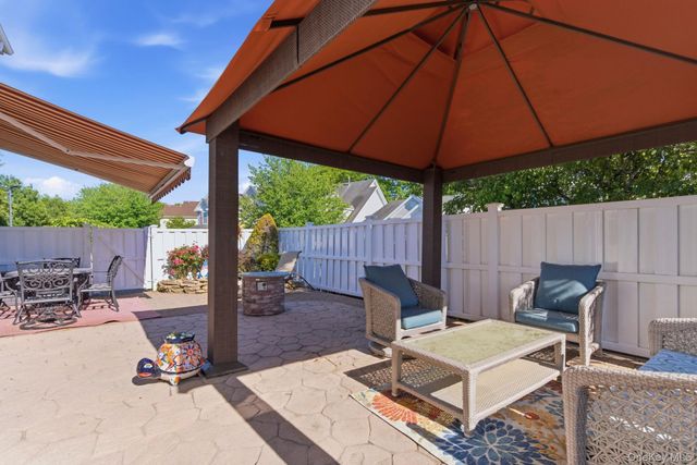 1 Robert Lane, Middle Island, NY 11953