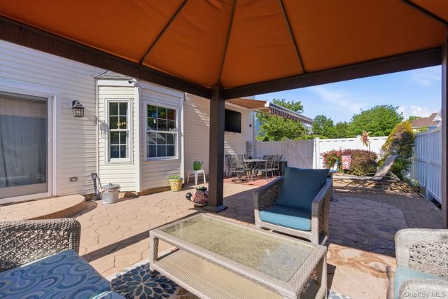 1 Robert Lane, Middle Island, NY 11953