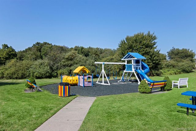 1 Robert Lane, Middle Island, NY 11953