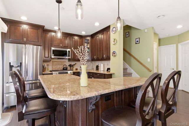 1 Robert Lane, Middle Island, NY 11953