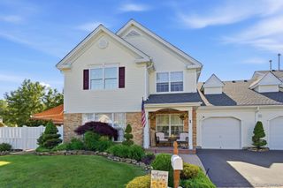 1 Robert Lane, Middle Island, NY 11953