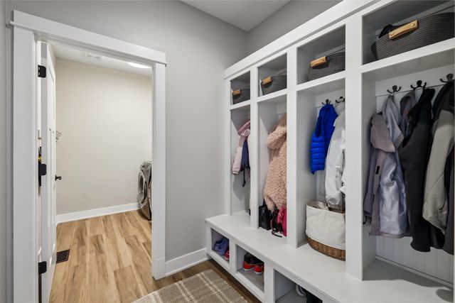 16858 Verona Hills Drive, Clive, IA 50325