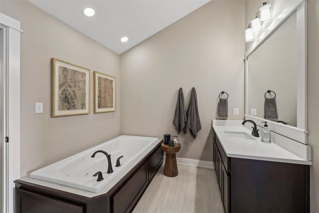 16858 Verona Hills Drive, Clive, IA 50325