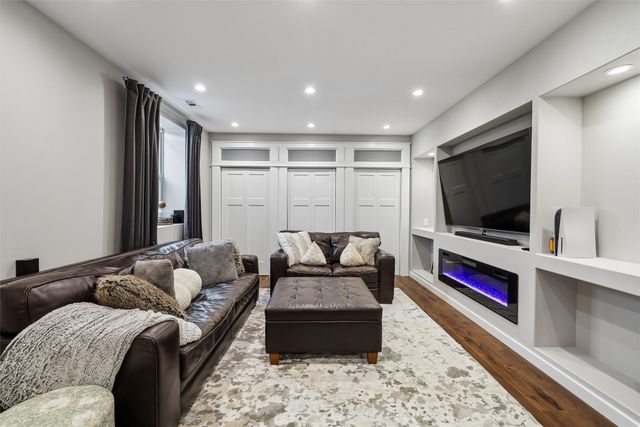 16858 Verona Hills Drive, Clive, IA 50325