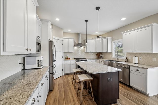 16858 Verona Hills Drive, Clive, IA 50325