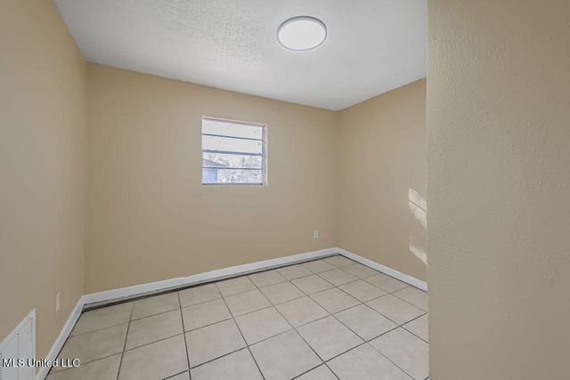 4718 Jackson Avenue, Moss Point, MS 39563