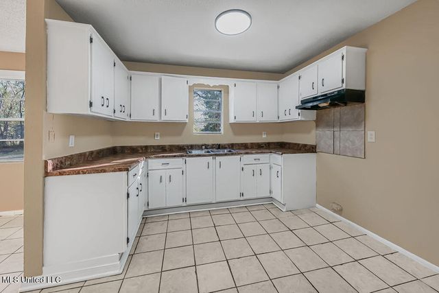 4718 Jackson Avenue, Moss Point, MS 39563