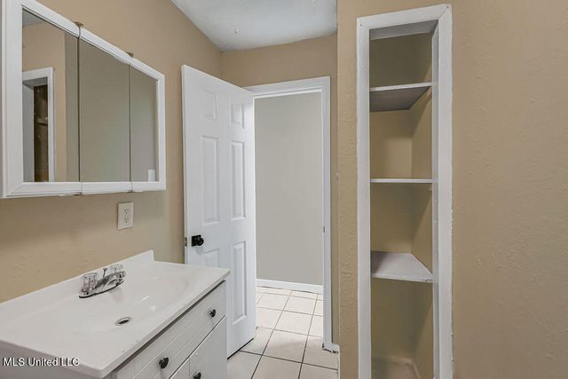 4718 Jackson Avenue, Moss Point, MS 39563