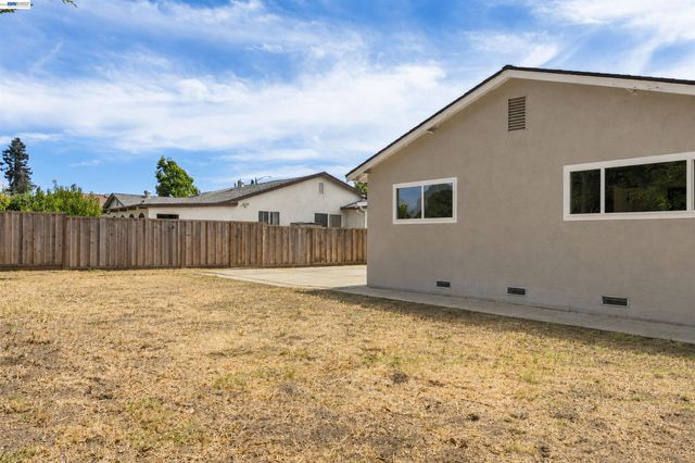 34704 Locke Ave, Fremont, CA 94555