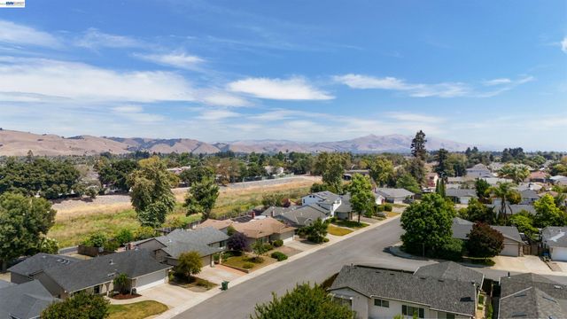 34704 Locke Ave, Fremont, CA 94555