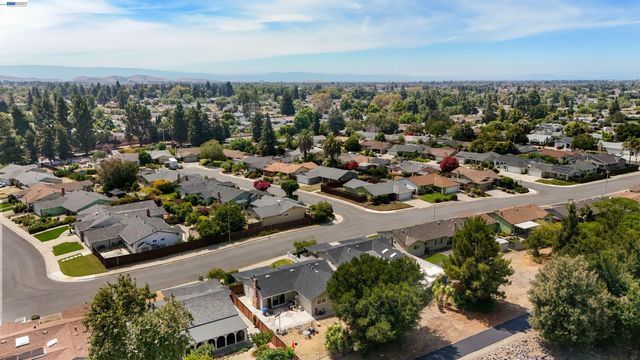 34704 Locke Ave, Fremont, CA 94555