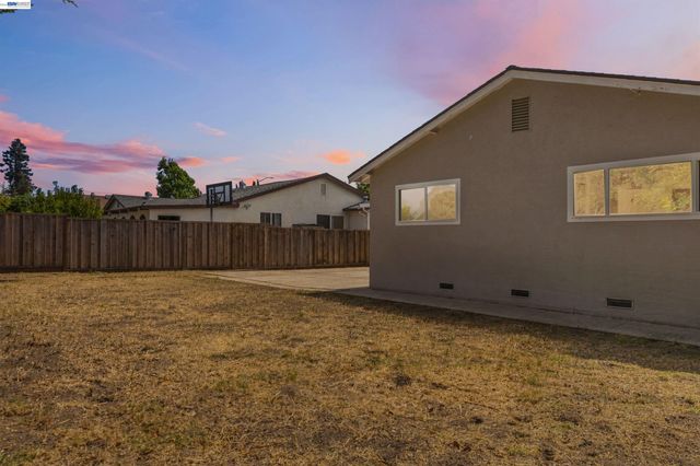 34704 Locke Ave, Fremont, CA 94555