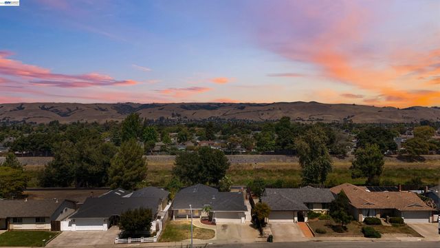 34704 Locke Ave, Fremont, CA 94555