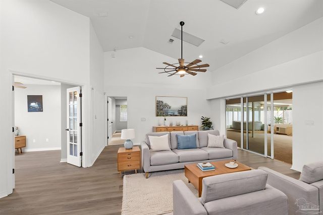 2873 Whisper Lake Dr, Gulf Breeze, FL 32563