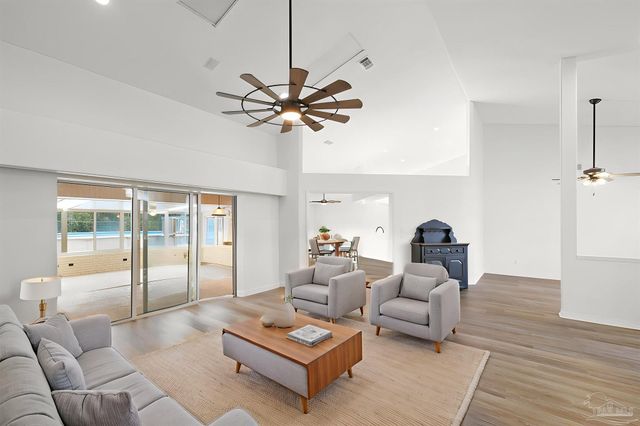 2873 Whisper Lake Dr, Gulf Breeze, FL 32563