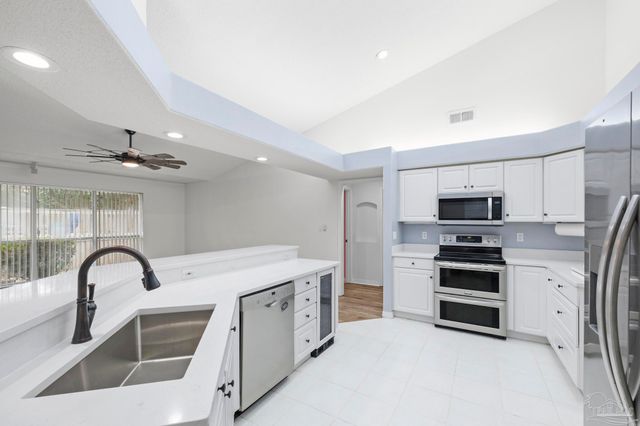 2873 Whisper Lake Dr, Gulf Breeze, FL 32563