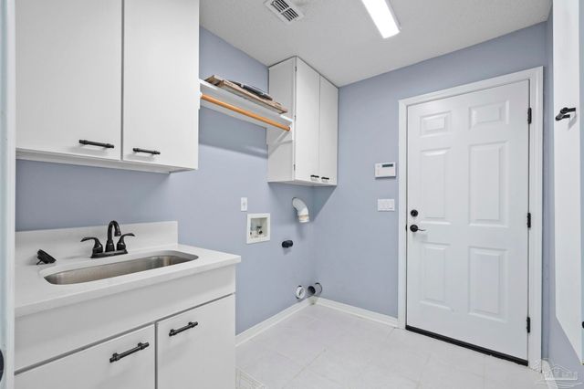 2873 Whisper Lake Dr, Gulf Breeze, FL 32563