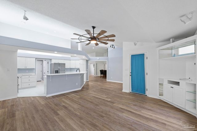 2873 Whisper Lake Dr, Gulf Breeze, FL 32563