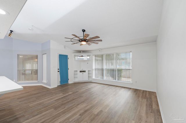 2873 Whisper Lake Dr, Gulf Breeze, FL 32563