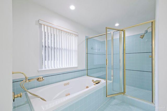 2873 Whisper Lake Dr, Gulf Breeze, FL 32563