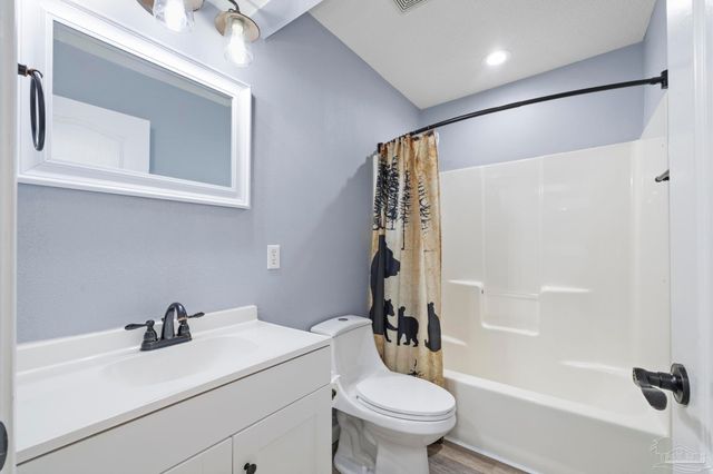 2873 Whisper Lake Dr, Gulf Breeze, FL 32563