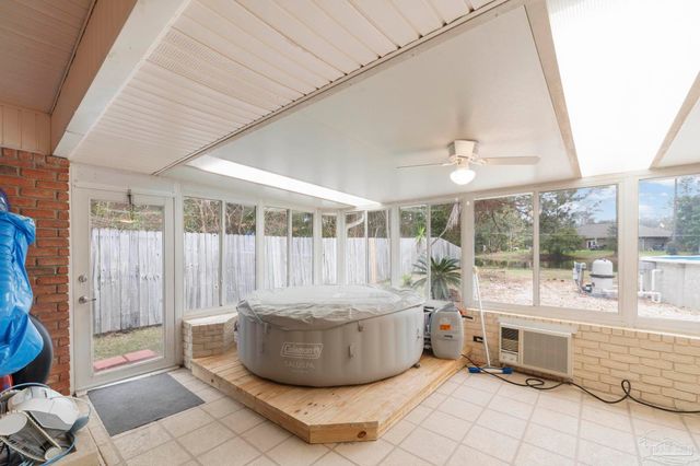 2873 Whisper Lake Dr, Gulf Breeze, FL 32563