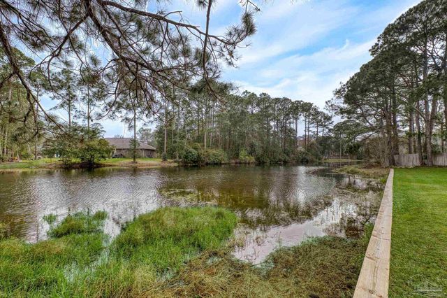 2873 Whisper Lake Dr, Gulf Breeze, FL 32563