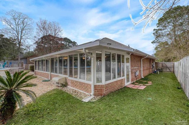 2873 Whisper Lake Dr, Gulf Breeze, FL 32563