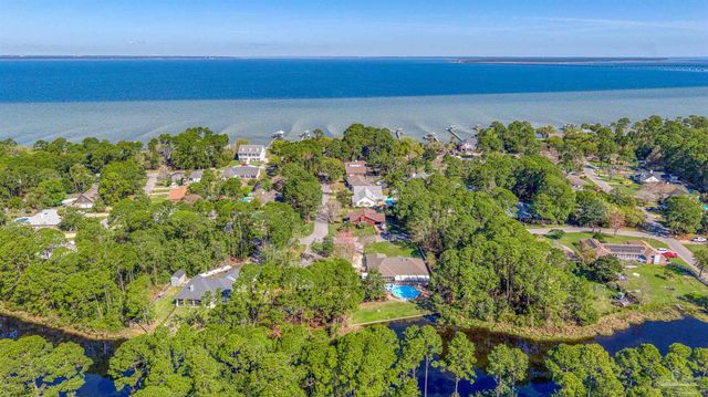 2873 Whisper Lake Dr, Gulf Breeze, FL 32563